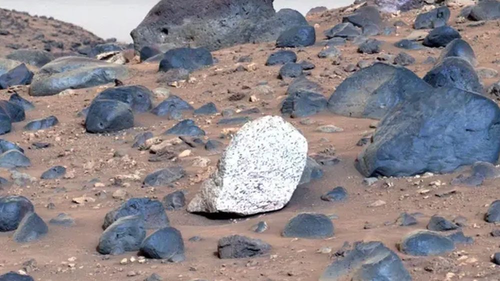 Origin of Atoko Point, the First Colored Rock on Mars